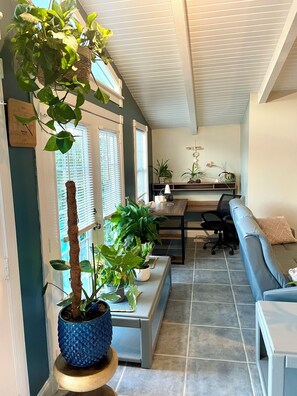 Interior - Charming Canal Front Cottage! Walk to the Beach! (St. Augustine)