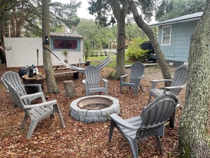 Property grounds - Charming Canal Front Cottage! Walk to the Beach! (St. Augustine)