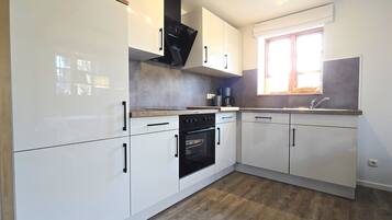 Kühlschrank, Ofen, Herdplatte, Geschirrspüler