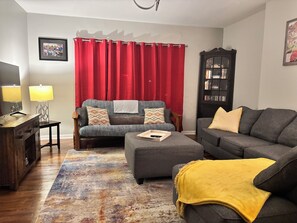 TV connectée, lecteur de DVD, livres