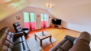 TV - Himi vacation home on Lake Passad and close to the Schleswig-Holstein Baltic Sea coast (Passade)