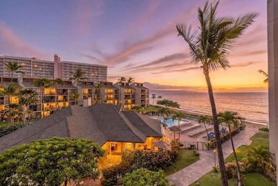 Oceanview 1 bedroom Resort condo, AC, amenities, beach, walkable area.