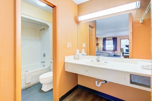 Room, Smoking (2 Full Bed) | Bathroom | Towels