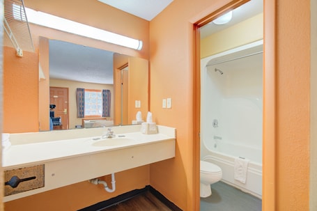Towels. Hotel O Deluxe Inn Kingstree Sc Hwy 52