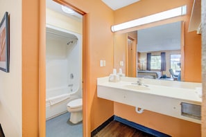 Room, Non Smoking (2 Full Beds) | Bathroom | Towels