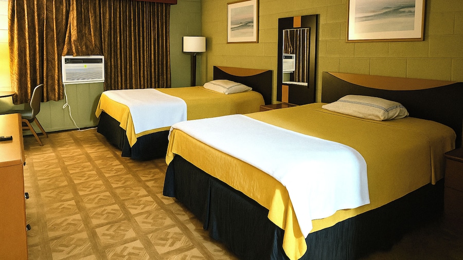 Capital O Pleasant Motel Grand Rapids Mi