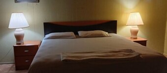 Capital O Pleasant Motel Grand Rapids Mi