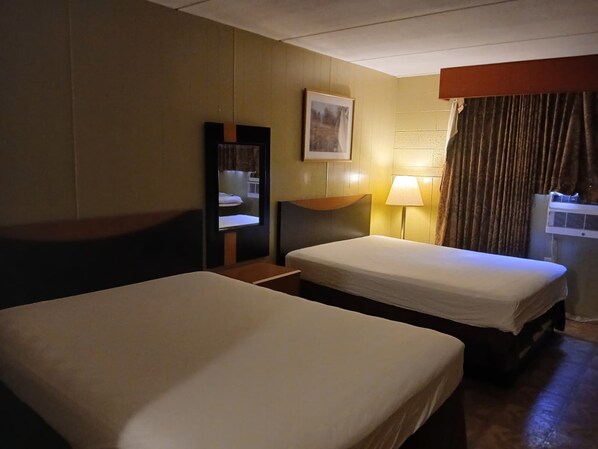 Tabla de planchar con plancha, wifi gratis y ropa de cama 