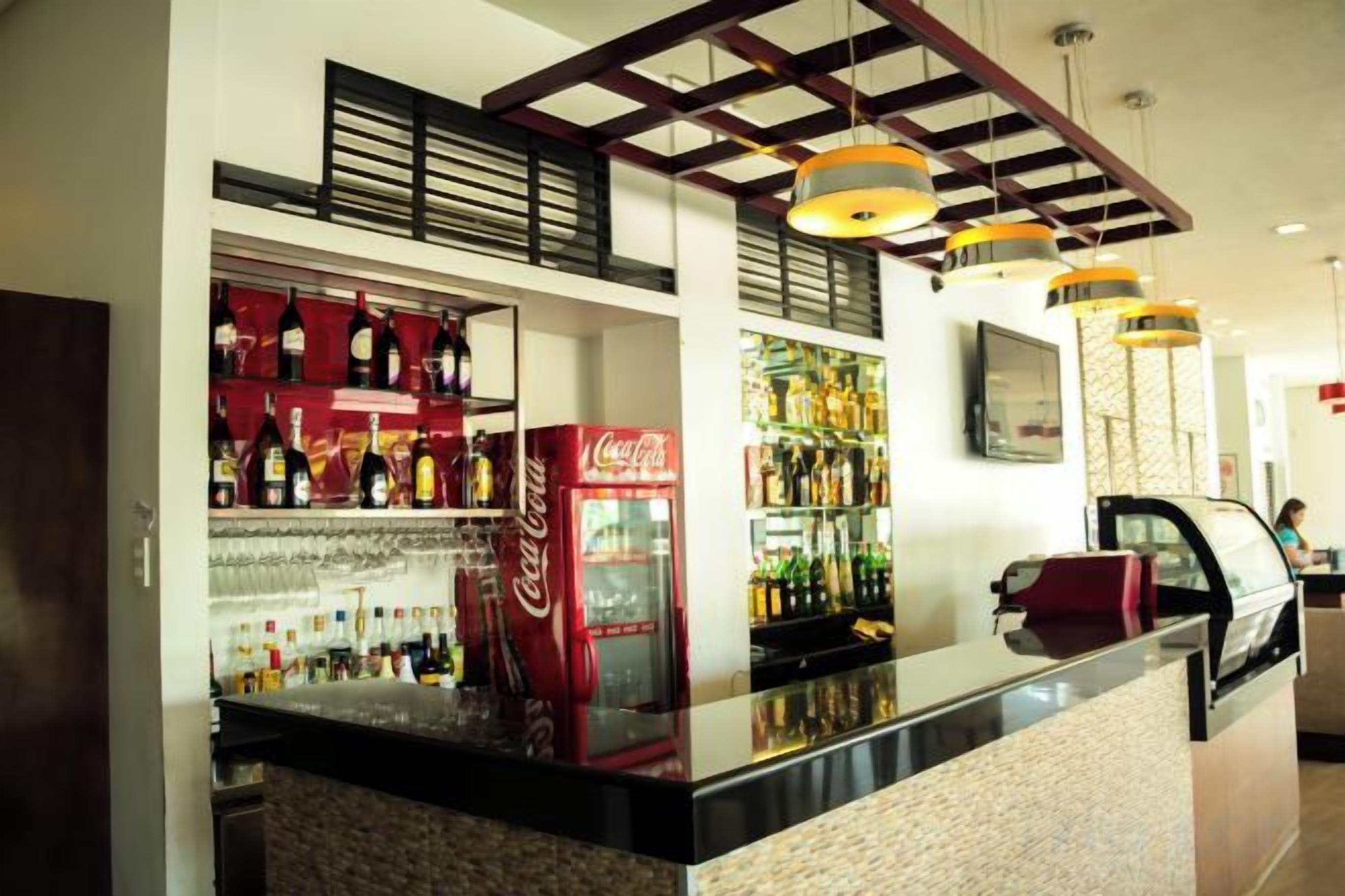 Bar (trong khuôn viên)