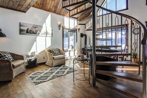 تلفزيون، مدفأة، مكتب