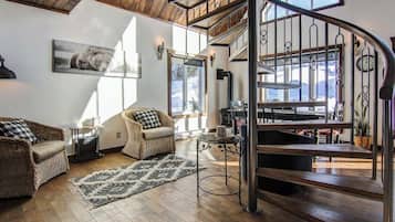 TV, peis, fotballspill og kontorer