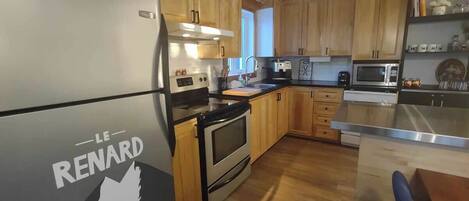 ثلاجة، ميكروويف، فرن، موقد طهي مسطح