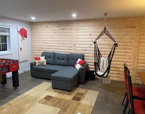 Télévision, cheminée, espaces bureaux