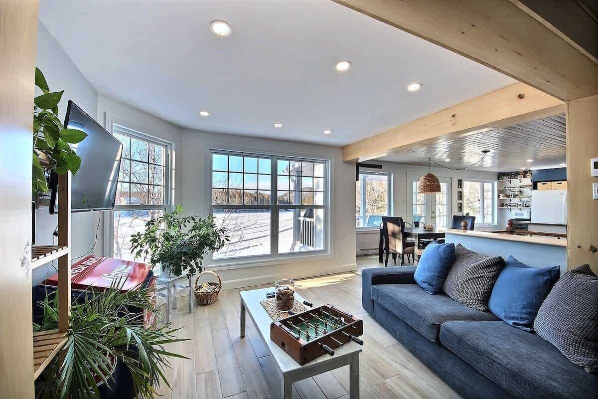 تلفزيون، مدفأة، مكتب