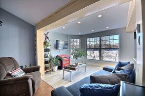 TV, lareira, escritórios