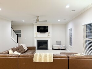 Smart-TV, Kamin, Drucker