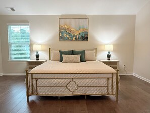 4 Schlafzimmer, Schreibtisch, Bügeleisen/Bügelbrett, Reisekinderbett