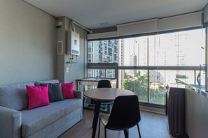 Smart TV - Bauhaus Loft - View & Rooftop Pool - Complete Leisure Facilities in Brooklin (São Paulo)