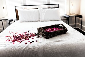 3 habitaciones, tabla de planchar con plancha, wifi y ropa de cama