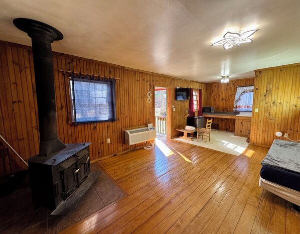 Economy Cabin | Free WiFi