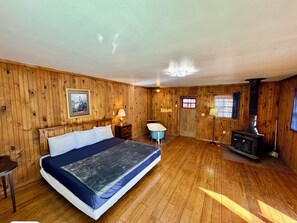 Economy Cabin | Soundproofing, free WiFi, bed sheets - Parkview Lodge & Cabins (Newland)