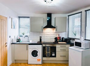 Microwave, oven, stovetop - Chic studio, sleeps 2, free parking (Pudsey)