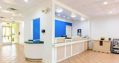SHSU Adjacent King Studio | Resort Pool, 24/7 Gym