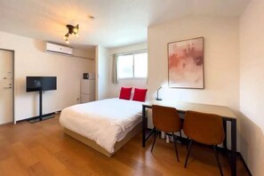 Room - Elegant House (Tokyo)