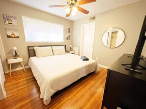 4 bedrooms, iron/ironing board, free WiFi, bed sheets