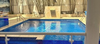 Condo rénove face a la piscine
