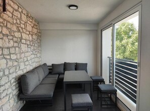 Villa (Villa Galant with Pool & Sauna Maruž) | Wohnzimmer | 32-Zoll-Flachbildfernseher mit Kabelempfang