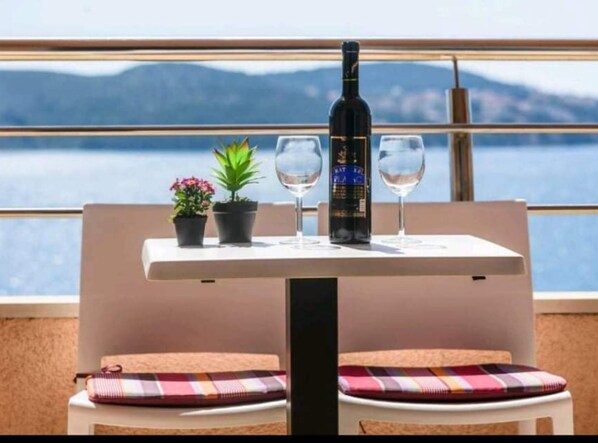 Huoneisto (Two-Bedroom Apartment With Sea View) | Parveke