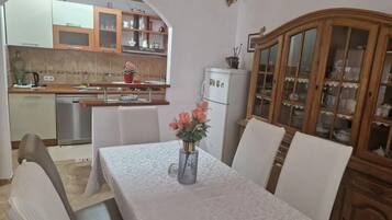 Apartamento (Three-Bedroom Apartment With Sea View) | Sala de jantar