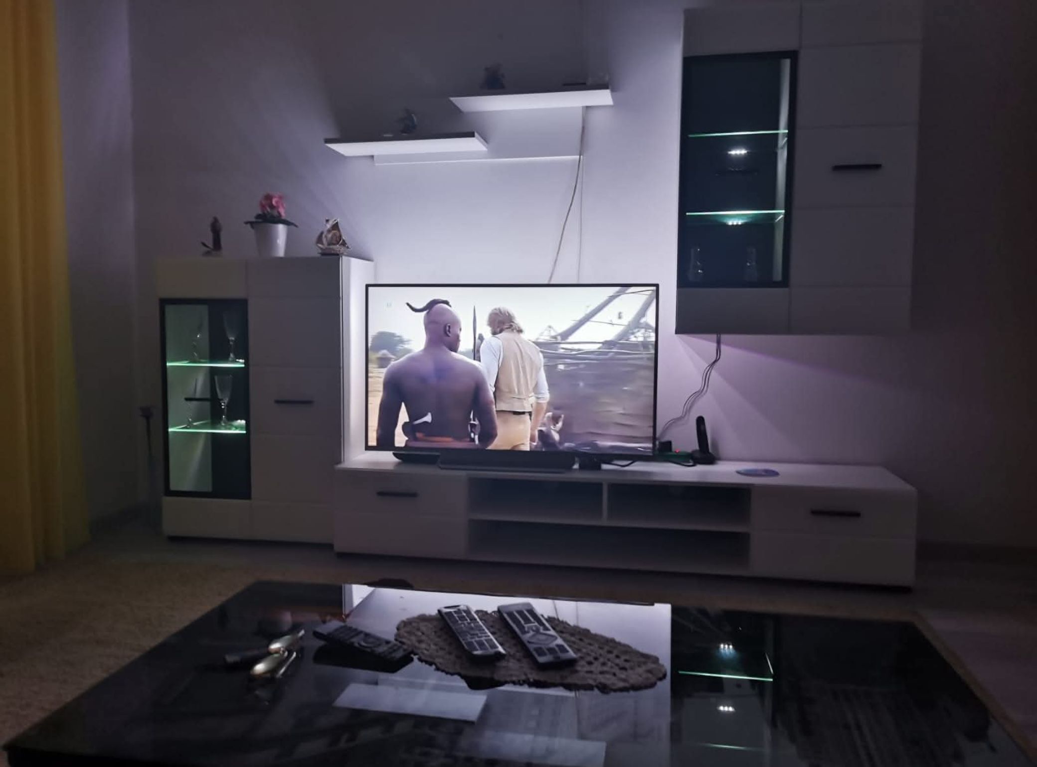 Apartment (Three-Bedroom Apartment With Sea View) | Living room | 32-inch flat-screen TV with satellite channels