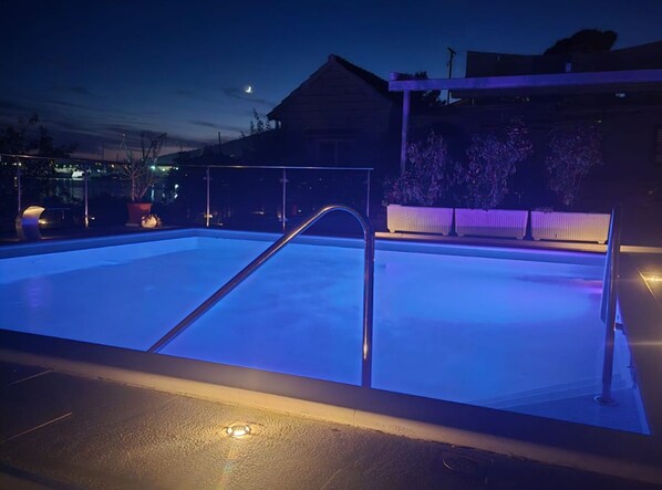 3 outdoor pools, pool umbrellas, sun loungers