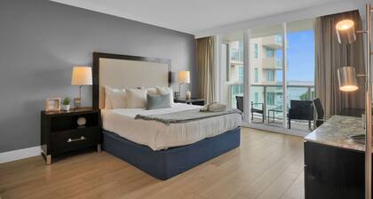 SF Modern Comfort Steps from the Ocean Breeze