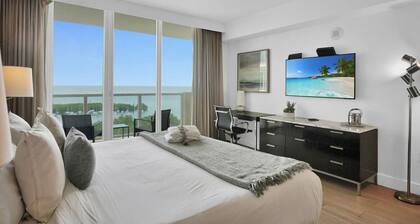 SF Modern Comfort Steps from the Ocean Breeze