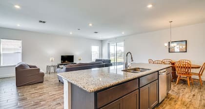 Dog Friendly Punta Gorda w/ Lanai & Fire Pit