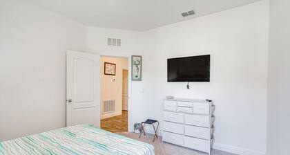 Dog Friendly Punta Gorda w/ Lanai & Fire Pit