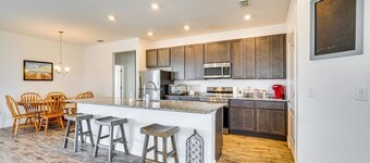 Dog Friendly Punta Gorda w/ Lanai & Fire Pit