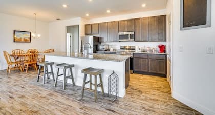 Dog Friendly Punta Gorda w/ Lanai & Fire Pit