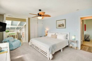 3 bedrooms, desk, iron/ironing board, travel crib