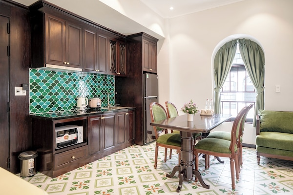 Luxury Apartment, City View | In-room dining