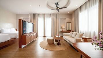 Premium Apartment, Multiple Beds, Balcony, Park View | Living area