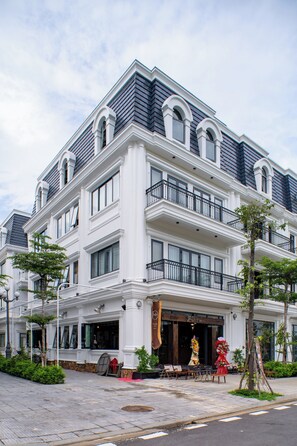 Front of property - JULIE's HOUSE - LUXURY APARTMENT - HUE (Hue)
