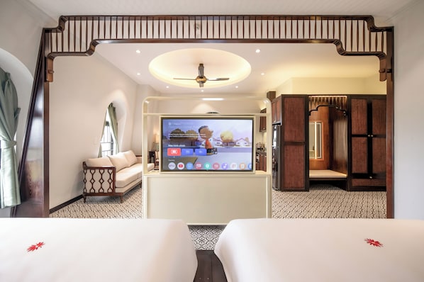 Desk, laptop workspace, free WiFi