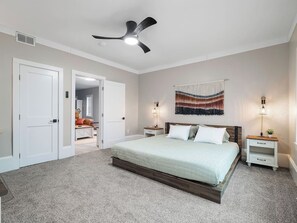 Desk, iron/ironing board, WiFi, bed sheets