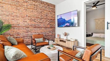 Télévision, cheminée