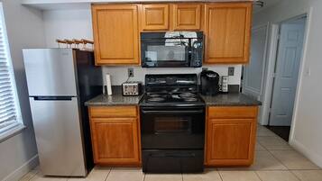 Micro-ondes, four, plaque de cuisson, lave-vaisselle