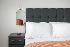 2 bedrooms, iron/ironing board, Internet, bed sheets